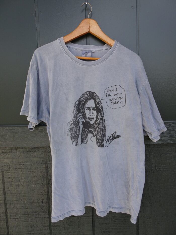 Carrie Bradshaw 'Single & Fabulous' T-Shirt - Image 3